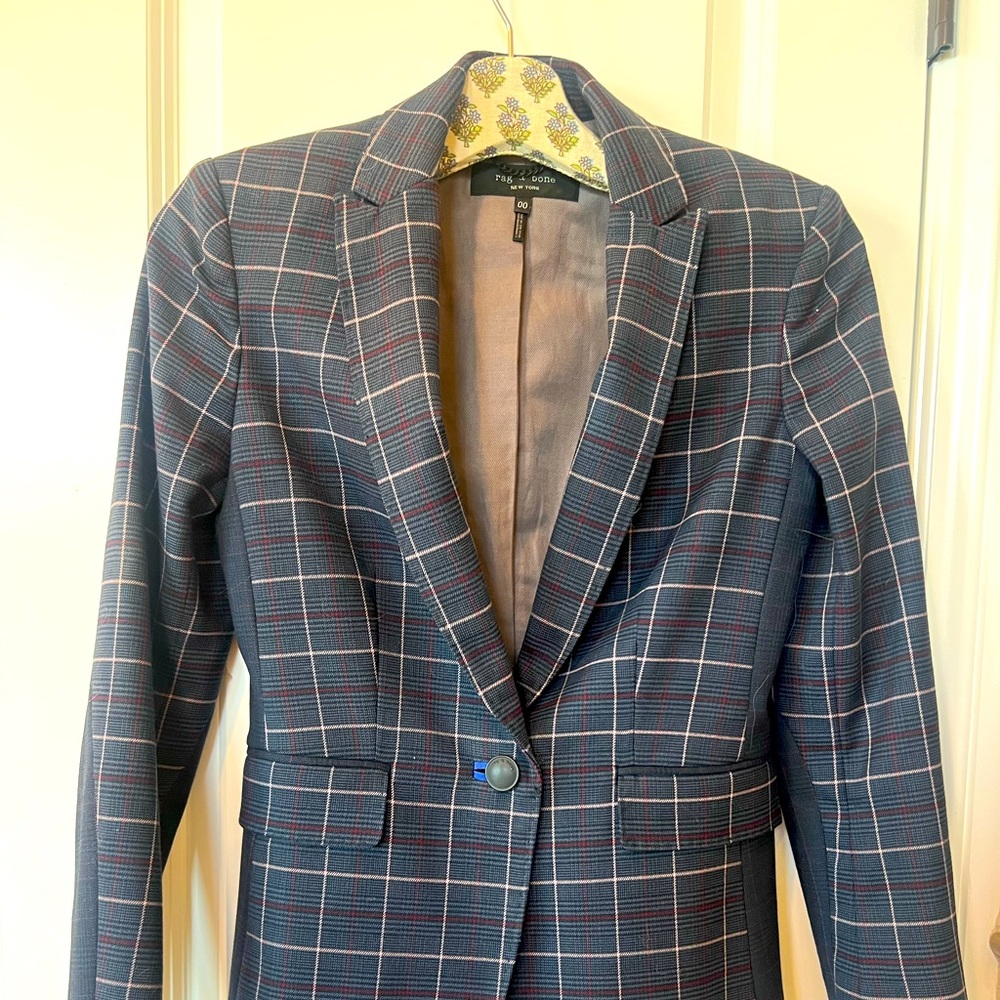 Stunning and sophisticated rag & bone navy cropped  blazer